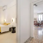 Biennale Near San Marco * ונציה