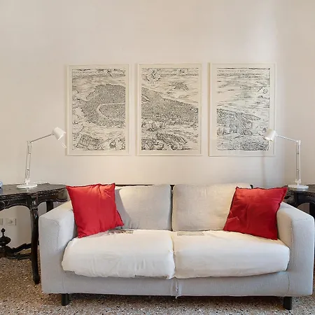 Biennale Near San Marco البندقية