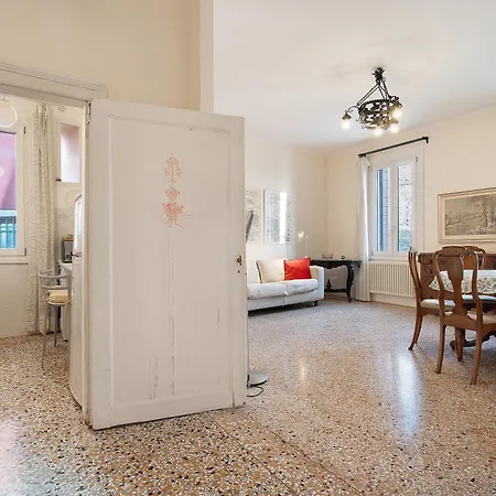 Biennale Near San Marco * البندقية